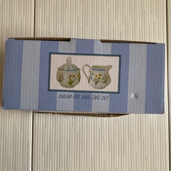 NEW Blue Bird & Willow British Teashop Floral Sugar Pot & Jug Cream Set Tea time - Picture 2 of 15